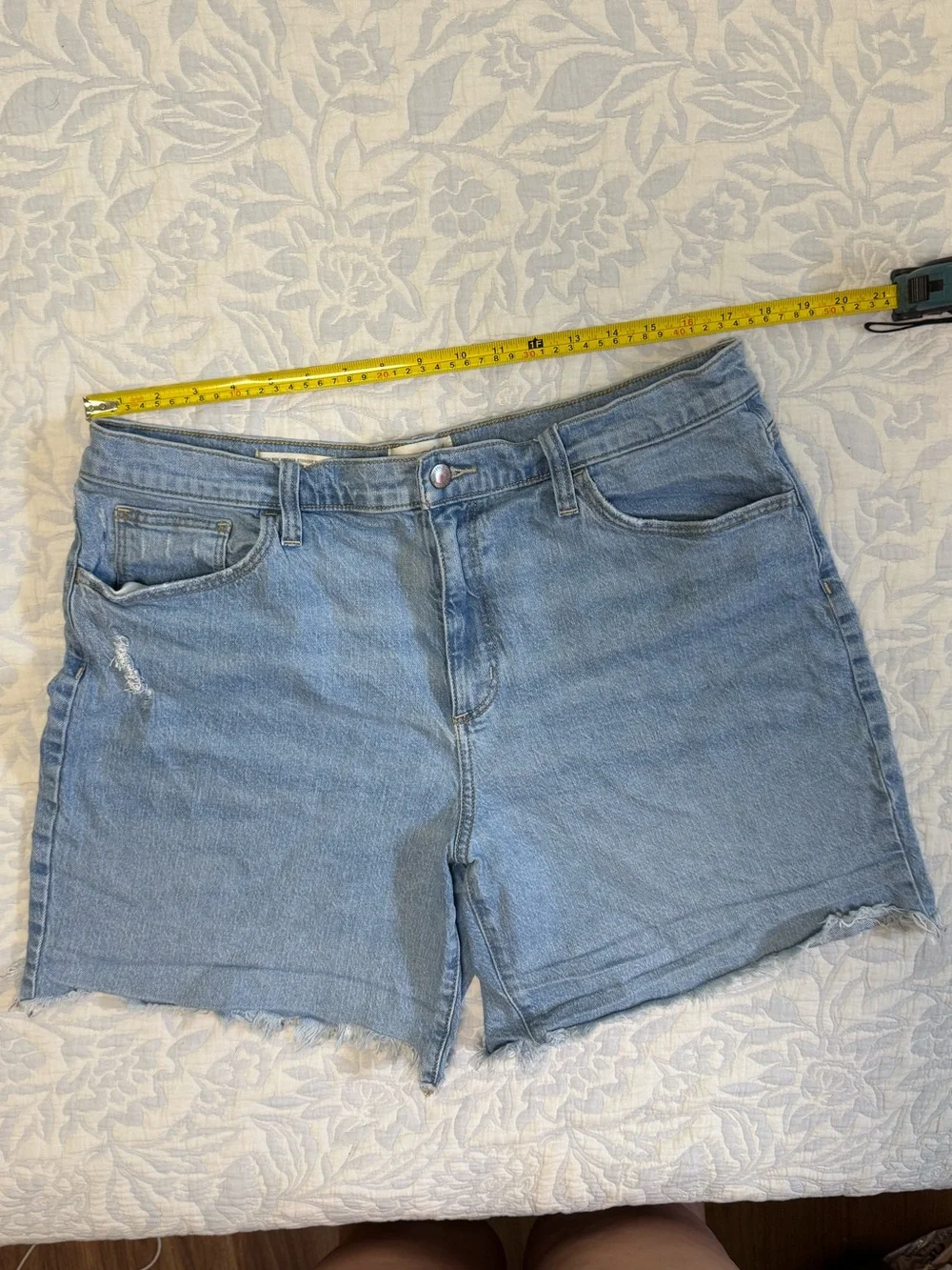 Universal Thread Sz 16 High Rise Vintage Straight ShortLight Blue Denim Raw Hem